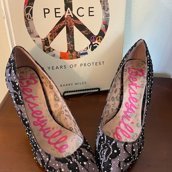 BETSYVILLE PUMPS in black lace and rhinestones size 8 - Picture 3 of 10